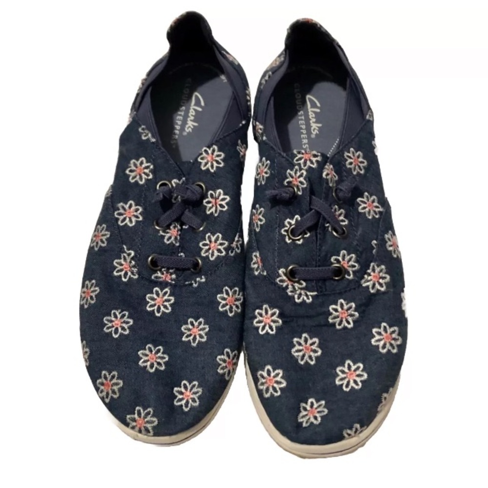 Clarks Cloudstepper Sneakers Denim Blue with White and Pink Daisies Size 7.5